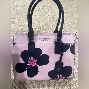 Kate spade small purse with crossbody strap. Never worn.